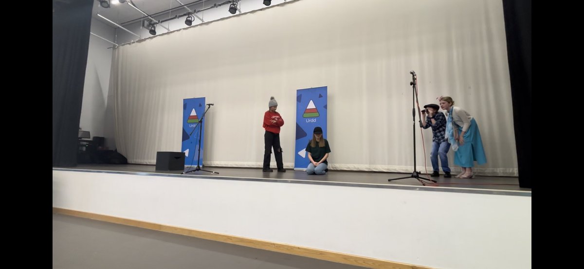 CelfMynYGGLlan's tweet photo. Llongyfarchiadau i’r dysgwyr am berfformiadau gwefreiddiol yn yr Eisteddfod Sir ddoe. Ymlaen i’r Genedlaethol mis Mai!👏🏻

Congratulations to the learners for their impressive performances in the Eisteddfod Sir yesterday. Onwards to the Genedlaethol in May!👏🏻 https://t.co/vnAgcB0wcQ