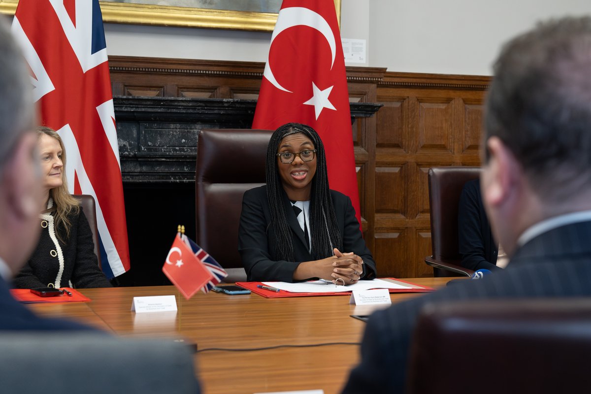 The UK & Turkey share deep economic links - and had a trading relationship worth almost £26bn in 2022. Today, @KemiBadenoch launched trade talks for an upgraded FTA to take this further, focused on the UK’s strengths as a services superpower 👇 gov.uk/government/new…