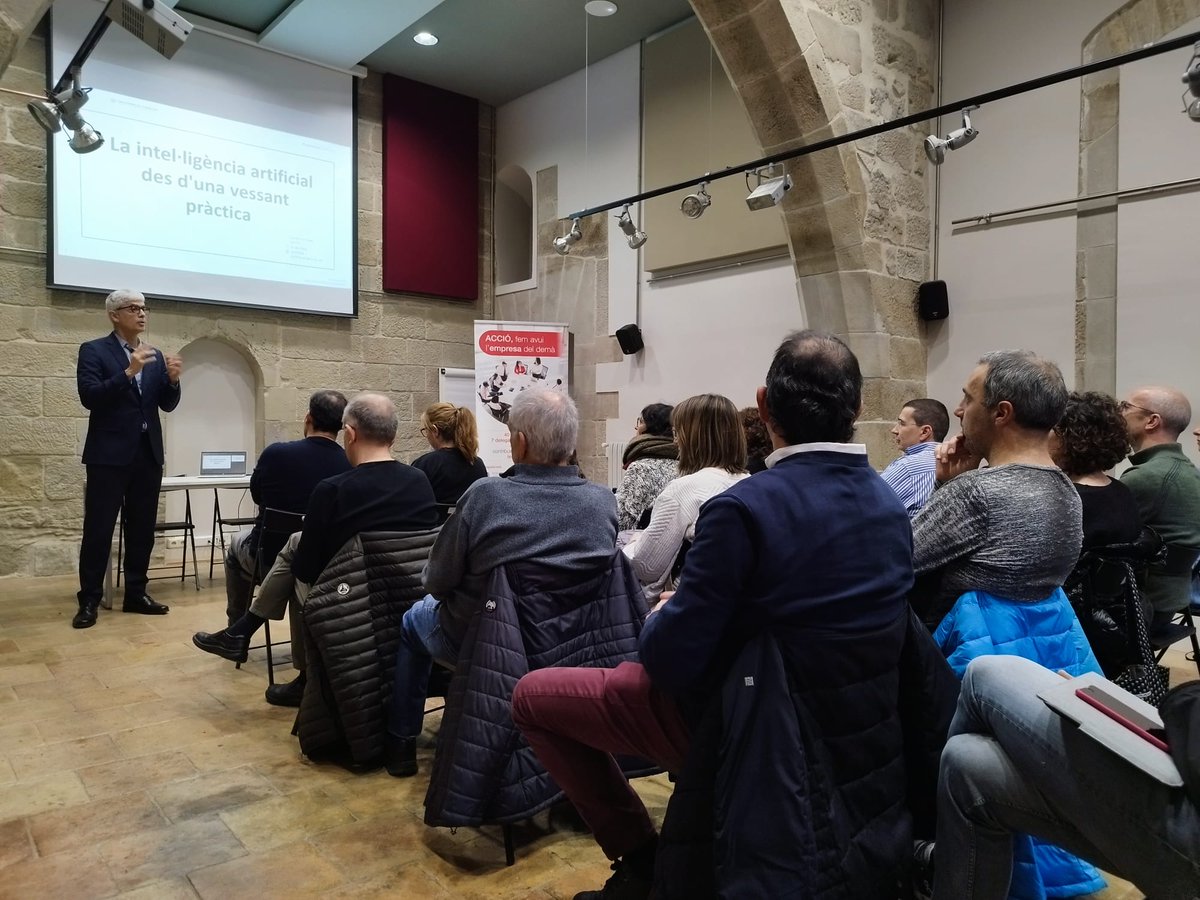 📸 Molt d'èxit a la sessió d'avui a Solsona per conèixer l'aplicació de la #IA.

L'acte, coorganitzat amb @adlsolcar, ha reunit una quarantena d'assistents per conèixer les possibilitats i funcionalitats d'aquesta nova tecnologia.

Gràcies a tots els que ens hi heu acompanyat! 👋
