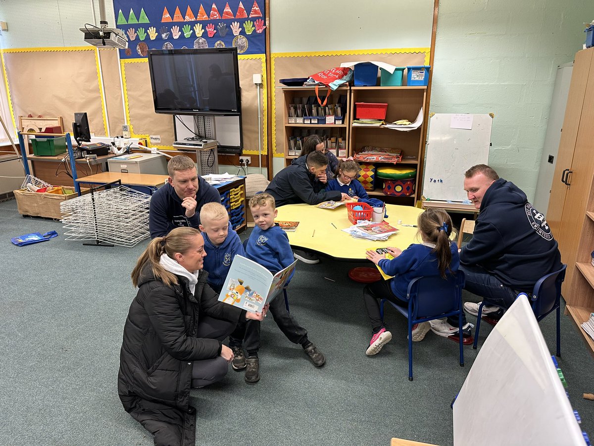 DeanburnPSP6MC's tweet photo. Some photos from our Parent-Child read in on Tuesday. Such a lovely way to end the day and the children just loved having you in school. Thank you all who attended! π #DPSLovesToRead https://t.co/LG4EN1kpBL