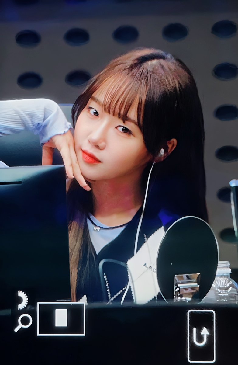 myan9999's tweet photo. 240314 긴생머리그녀… #최유정 #위키미키 https://t.co/KUdq1ecMXx