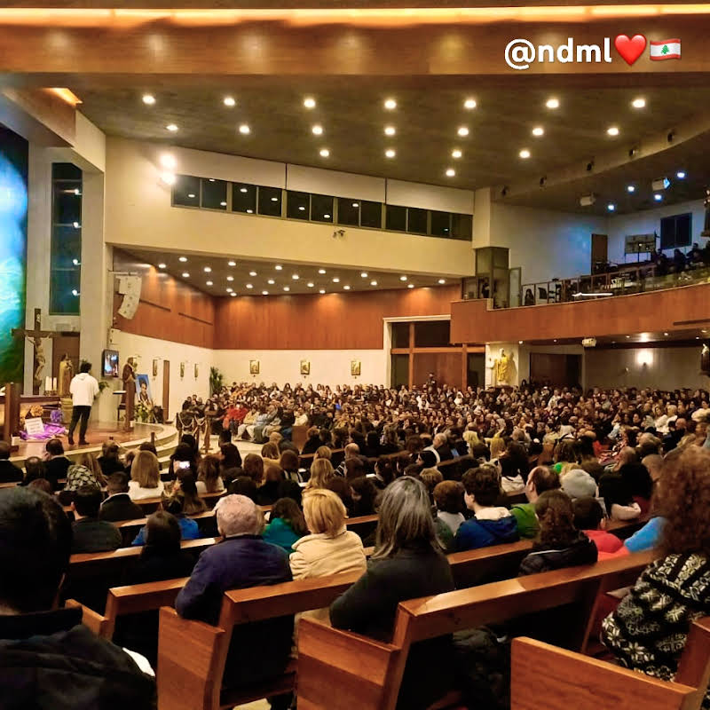 NDML est en mission au Liban 🇱🇧 Église Ste Thérèse de Shaylé comble avec environ 1000 personnes présentes pour écouter la Parole de Dieu
Que de guérisons, que de consolations !
La mission continue ce soir à l’église St Antoine de Padoue à Sin el Fil - Beyrouth
Priez pour nous svp