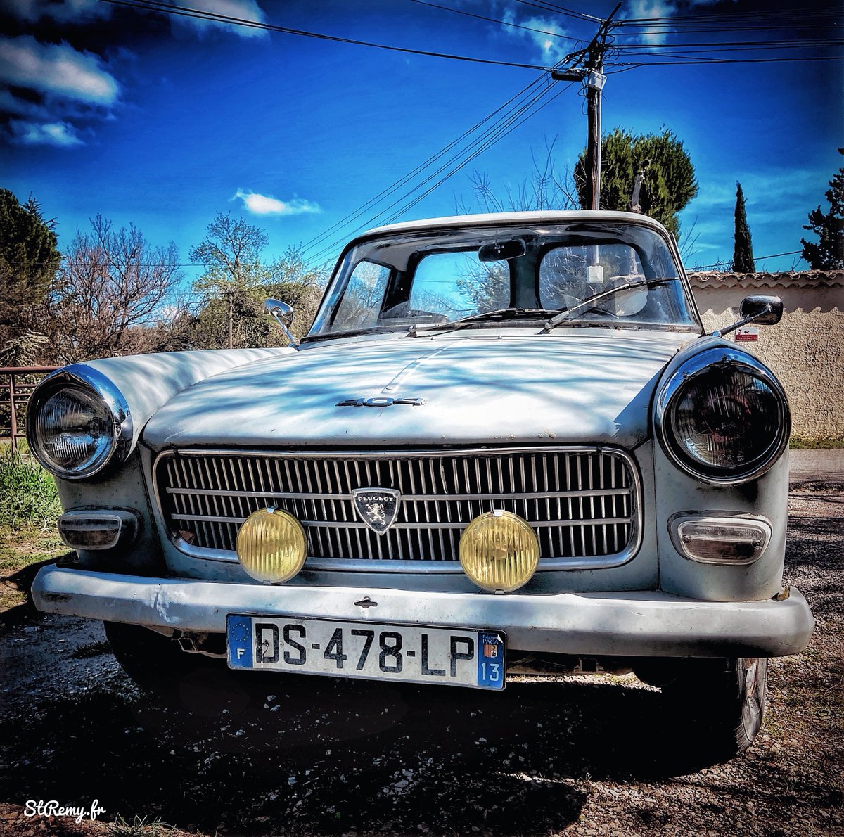 #vintagecar #peugeot #provence ☀️⛰️🇫🇷