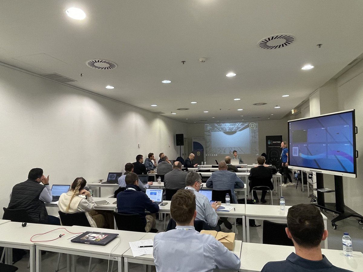 🗓️2nd day of our Event in Lisbon

🫂 We are grateful to the Technology Providers of the 5 tools in the #Tools4LEAs v2 project for participating in the Demonstration and Evaluation Session

#securityEU #CyberSecurity  #LawEnforcement