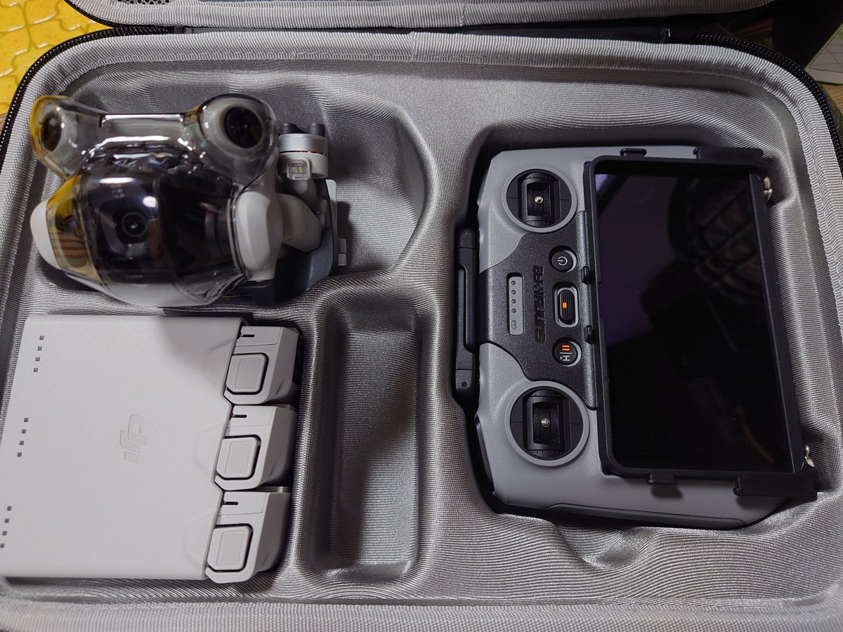 BAZZ__ANDY's tweet photo. 新顔
登録も済んで二週間
まだ一度も宙に浮いていないよ　我がMINI4PRO 
#dji #mini4pro 
#mavic2pro #mini2 https://t.co/f90jetC2QU