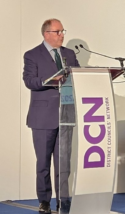Just raised the issues of #TemporaryAccommodationCosts with local government minister Simon Hoare @districtcouncil #dcnconf2024. We are still seeking an urgent meeting to discuss this. We need better measures to help prevent homelessness and the huge impact of rising costs.