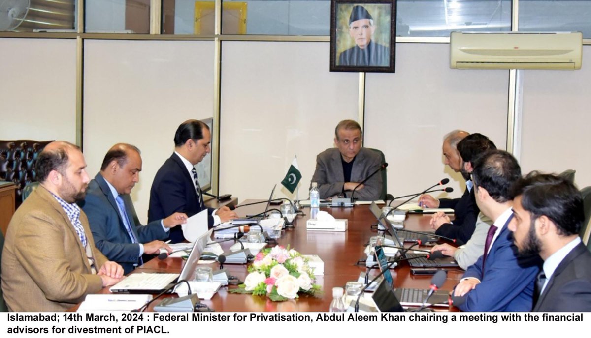 The Federal Minister for Privatisation, Abdul Aleem Khan held a consultative meeting with the financial advisors for privatisation of PIACL to discuss progress to date and the future course of action. For details privatisation.gov.pk/NewsDetail/ZmZ… @GovtofPakistan @Official_PIA