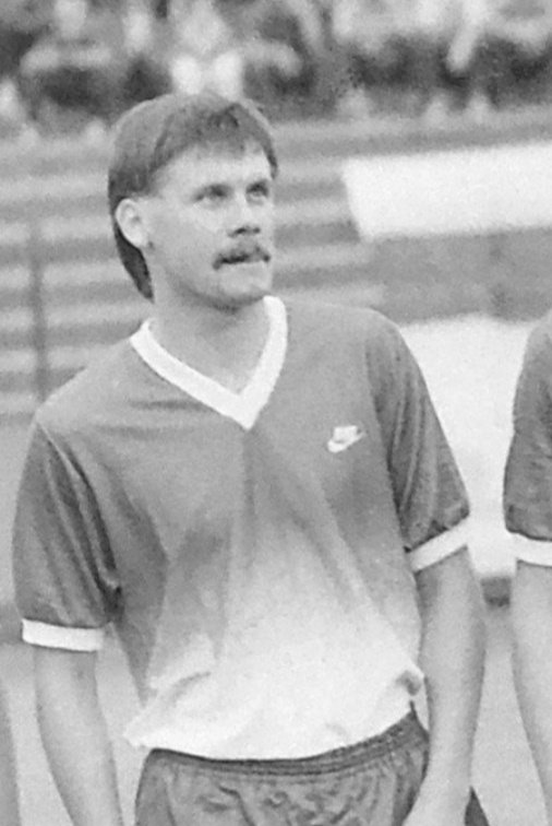 Florentynowicz's tweet photo. #TegoDnia #14marca 1963 roku urodził się Sławomir Różycki, wychowanek @LKS_Lodz, w latach 1982-1991 rozegrał w naszych barwach 217 meczów ligowych i strzelił 8 goli.
(Poprzedni tweet o Różyckim zawierał błędne zdjęcia) https://t.co/aaB0RmPkAg