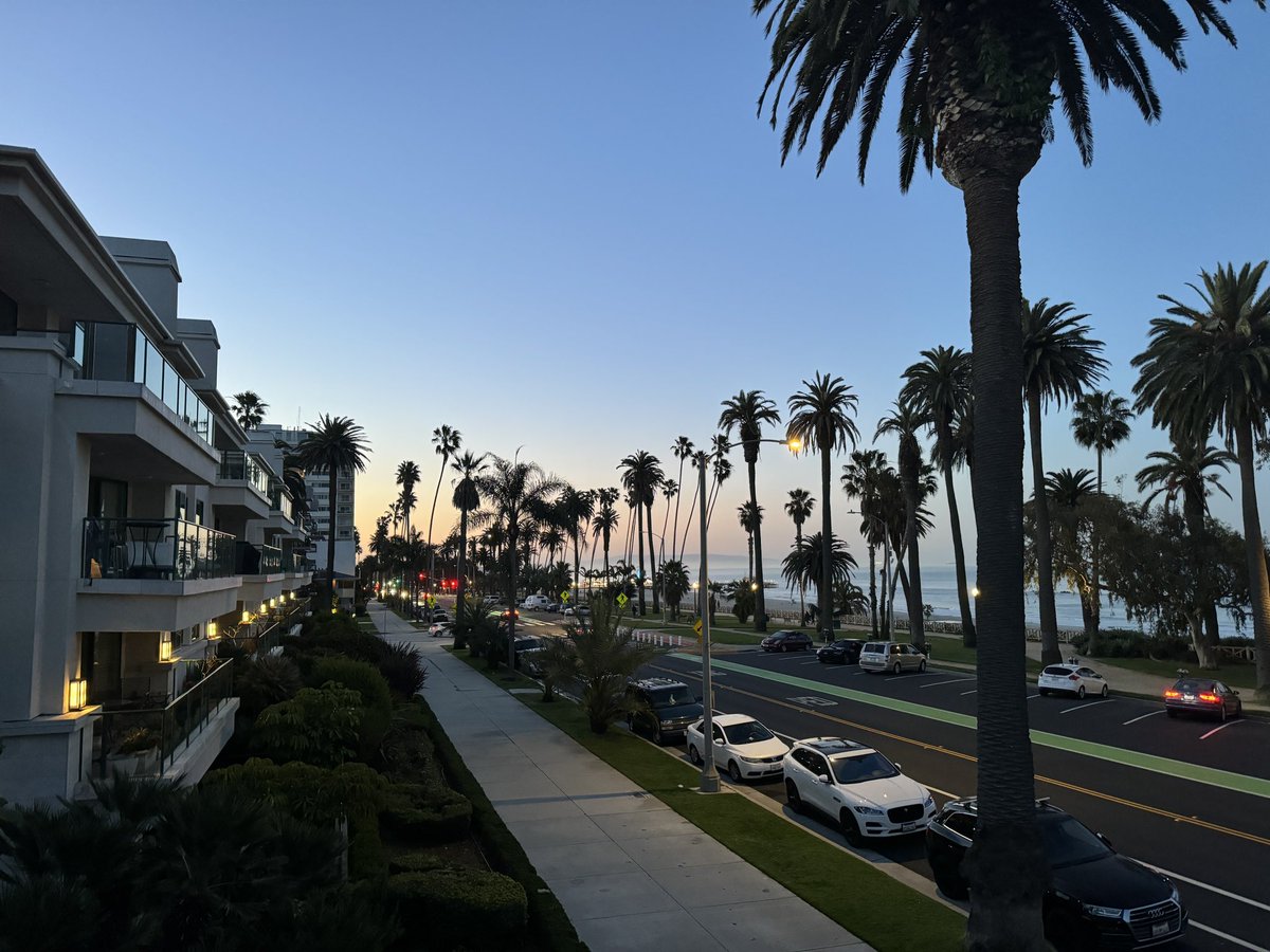 OurSantaMonica's tweet photo. Santa Monica #Weather:
Santa Ana winds after 10am
High of 70Β°
Here comes Spring
π΄π‘ππΎββοΈ πΊπ¦
#California #cawx #beachlife #LAWinds https://t.co/aqHUlRgKTo