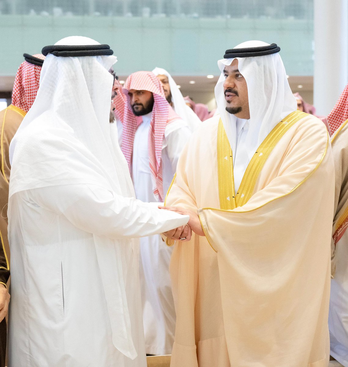 emara_alriyadh's tweet image. سمو نائب أمير منطقة الرياض يؤدي صلاة الميت على الشيخ عبدالله القصير -رحمه الله-.

#إمارة_الرياض

riyadh.gov.sa/#/home/news-de…