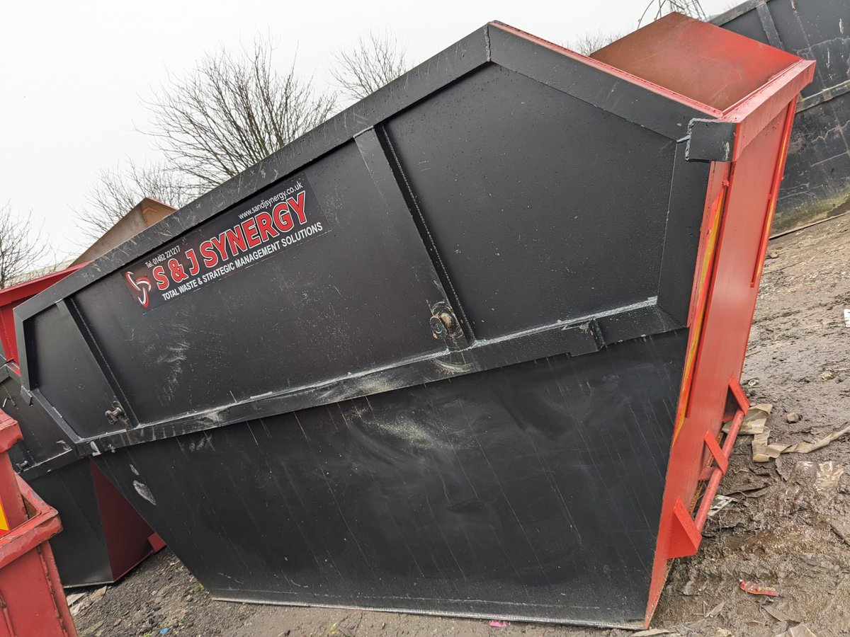 Another new set of skips for us, ready to deliver out to clients and display on sites.
With the ability to hold larger volumes of waste, these are great all rounders for industrial and domestic waste projects. Give our office team a call to discuss!