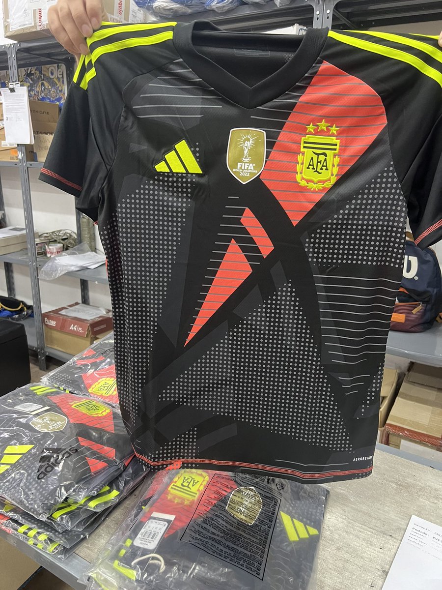 Facupiazza's tweet photo. @marto_m3 @Argentina @GervaArnesis @hinchasargenti1 arquero? https://t.co/hOdKMn2LQC