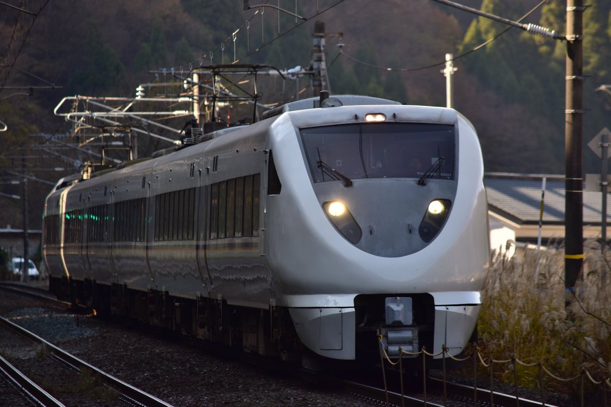 X27C2727's tweet photo. 明日で敦賀から金沢までのサンダーバードとしらさぎが最終日となります…悲しいよね https://t.co/lGdioqq5RQ