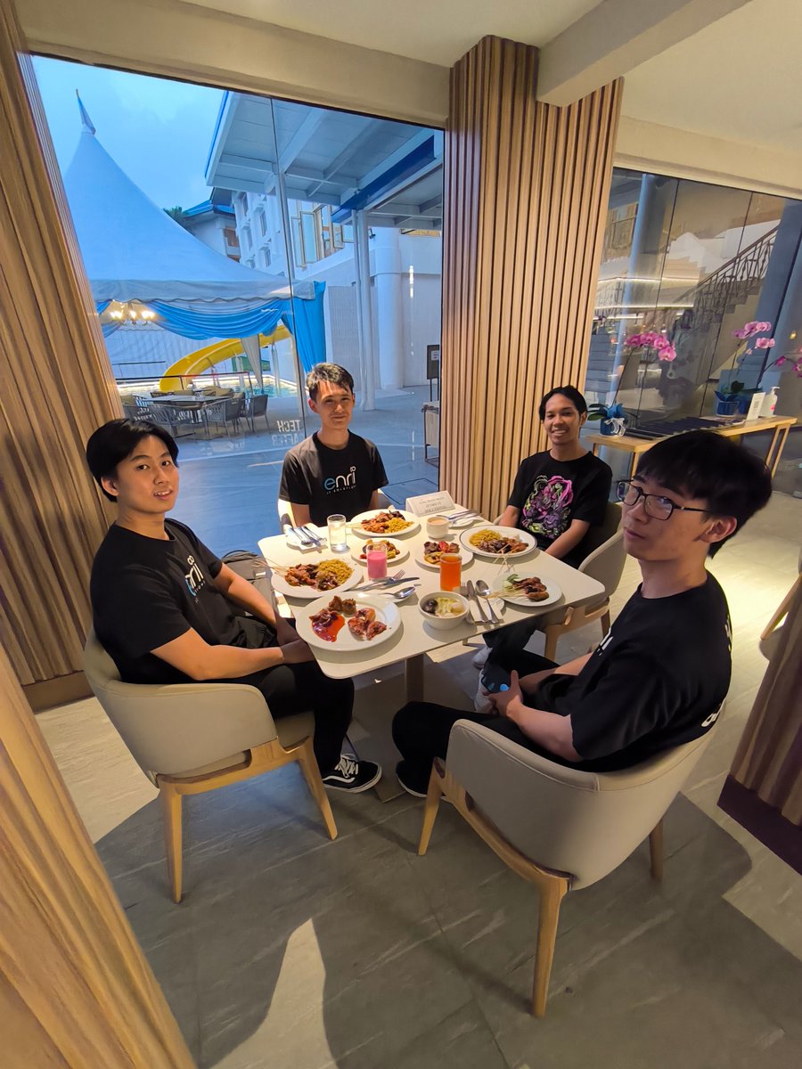 3nrii's tweet photo. Today, we gathered for an Iftar session with our Muslim colleagues, celebrating our shared traditions and strengthening team bonds. Selamat berbuka puasa! https://t.co/uGNkV8Whe1