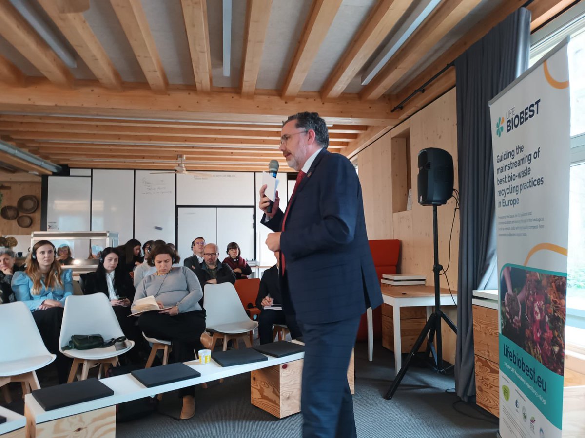 josepmariatost's tweet image. AVUI compartint l’experiència de la recollida selectiva de la #FORM a Catalunya, des de 1996!
Al taller #LIFEBIOBEST  que ha reunint 70 participants de tota Europa! 
Objecitu Donar suport als funcionaris, tècnics i empreses  per millorar la recollida selectiva al seu municipi.