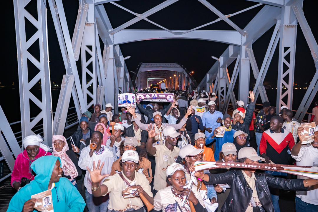 BBYSenegal's tweet photo. Saint-Louis a rassemblé une foule considérable en soutien à @amadou_ba_ . Cette mobilisation souligne l'engagement de la communauté envers le candidat de la majorité. 

La participation active des citoyens et le soutien manifesté pour le candidat Amadou Ba reflètent la force de la démocratie et l'esprit de responsabilité civique qui anime la population.

La ville historique de Saint-Louis a prouvé une fois de plus être un lieu de rassemblement crucial, illustrant l'importance de l'engagement politique dans le développement de notre société.

Cette dynamique autour d'@amadou_ba_  est une importante source de motivation dans le parcours démocratique, rappelant l'importance de la participation citoyenne aux décisions qui façonnent notre avenir.