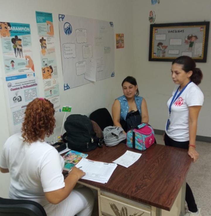 #14Mar Nuestro personal de Servicio Social, activo diariamente. Realiza canalización a pacientes embarazada para la aplicación de vacunas.
#JuntosPorCadaLatido ❤️
#PorUnSeguroMásSocial 🇻🇪
<a href="/NicolasMaduro/">Nicolás Maduro</a> 
<a href="/MagaGutierrezV/">Magaly Gutiérrez Viña</a>
<a href="/Somosivss/">Instituto Venezolano de los Seguros Sociales</a> 
<a href="/MinSaludVE/">MPPSalud</a>
<a href="/dirsaludbarinas/">Barinas/Dirección Estadal de Salud</a>
<a href="/oaivssbarinas/">Ofic Adm IVSS Barinas</a>