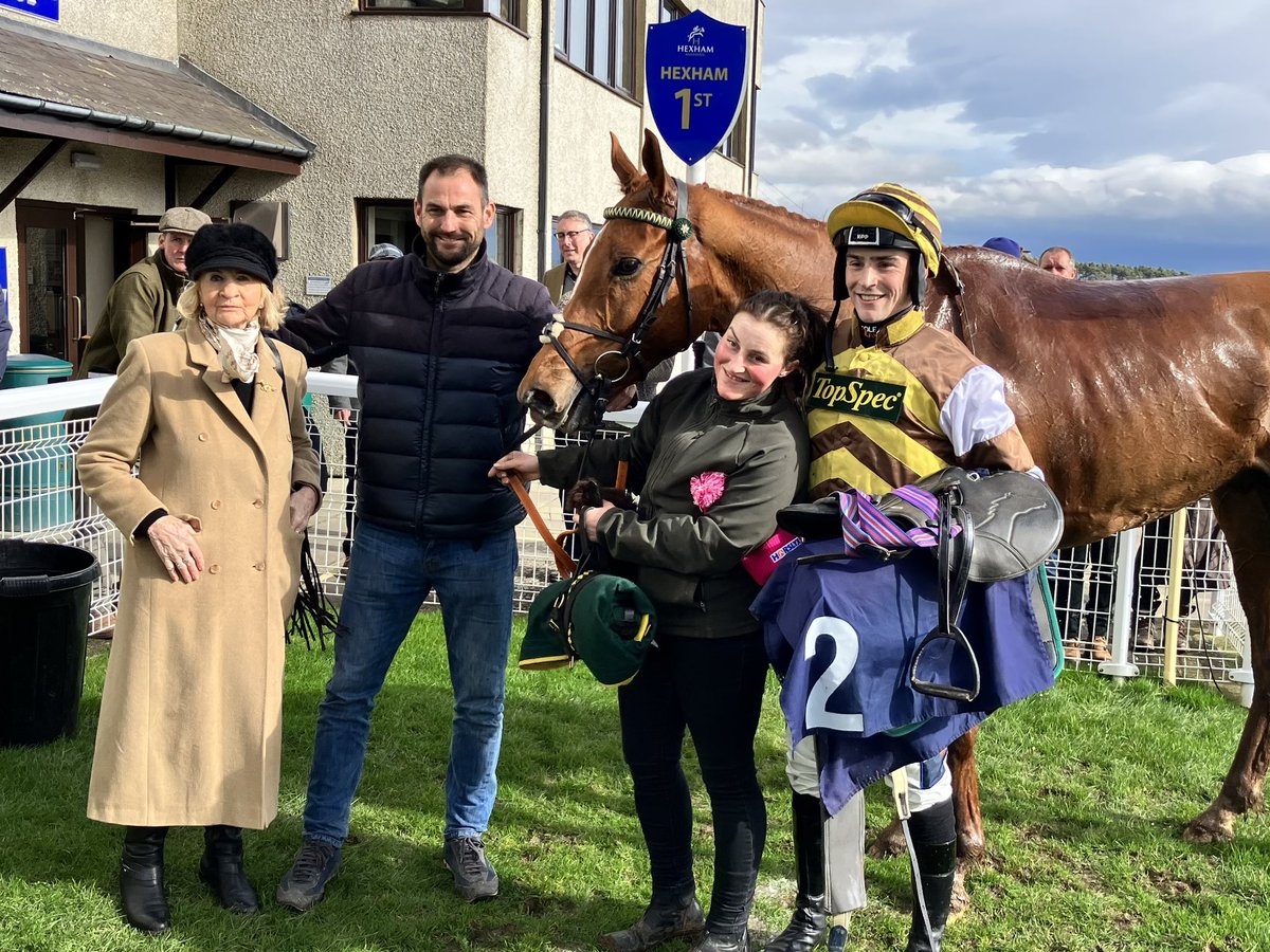 Race 2: The Paxton’s Are Case IH’s No.1 Dealer Handicap Chase 🥇Heritier De Sivola 🥈Gibberwell 🥉Morozov Cocktail Congratulations Joe Williamson, @PKirbyRacing and Mr G. Nicholson👏