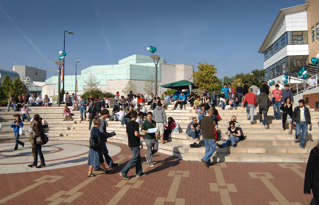 PGRs, the Doctoral College would like your views on our yearly plan for events so we can improve our offering. Please register to share your opinion on our community-building events here: warwick.ac.uk/services/dc/ph…
