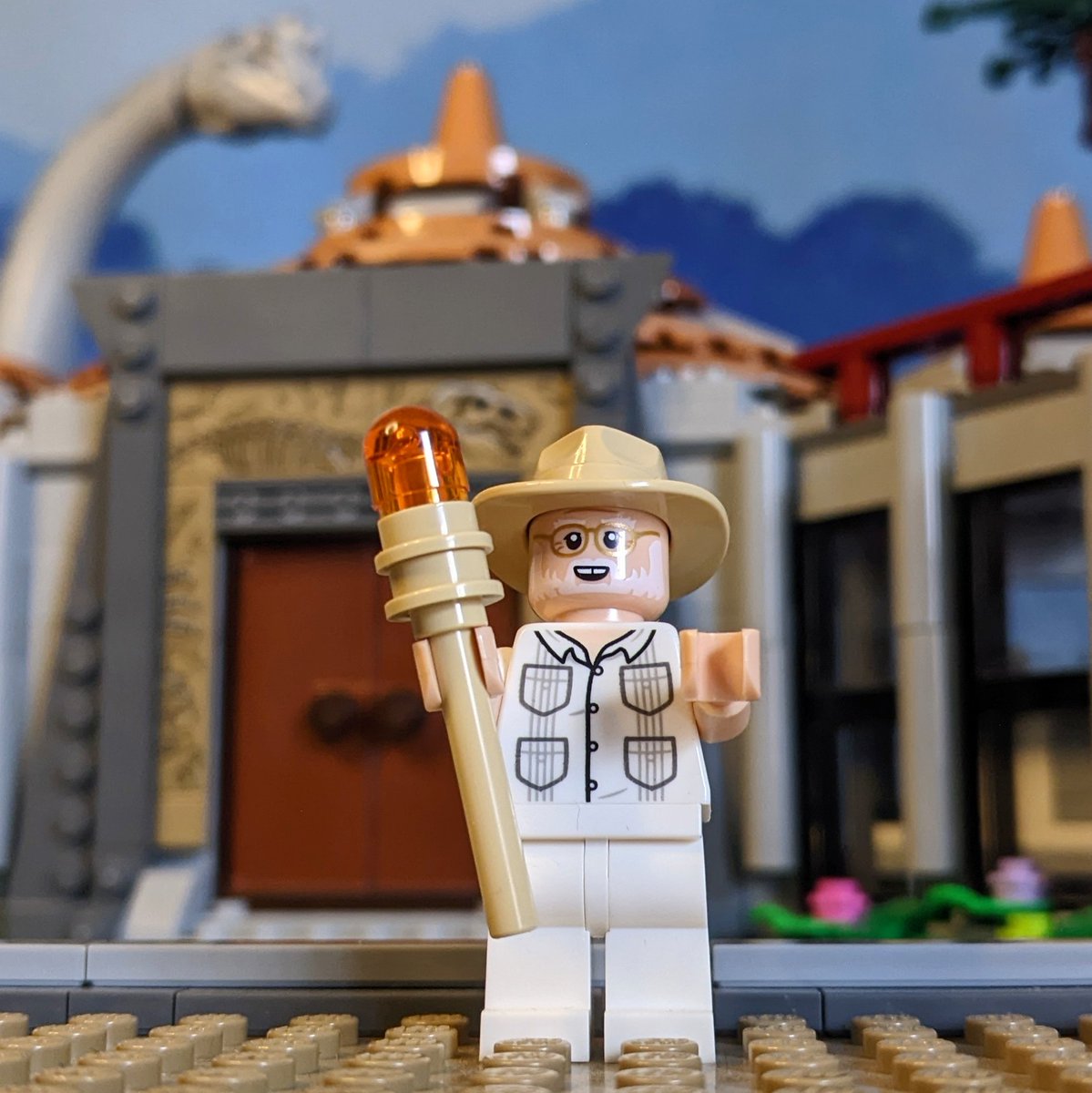 The final #LEGO #JurassicPark minifigure diorama to complete the set - the man that started it all, John Hammond! @JurassicWorld @LEGO_Group