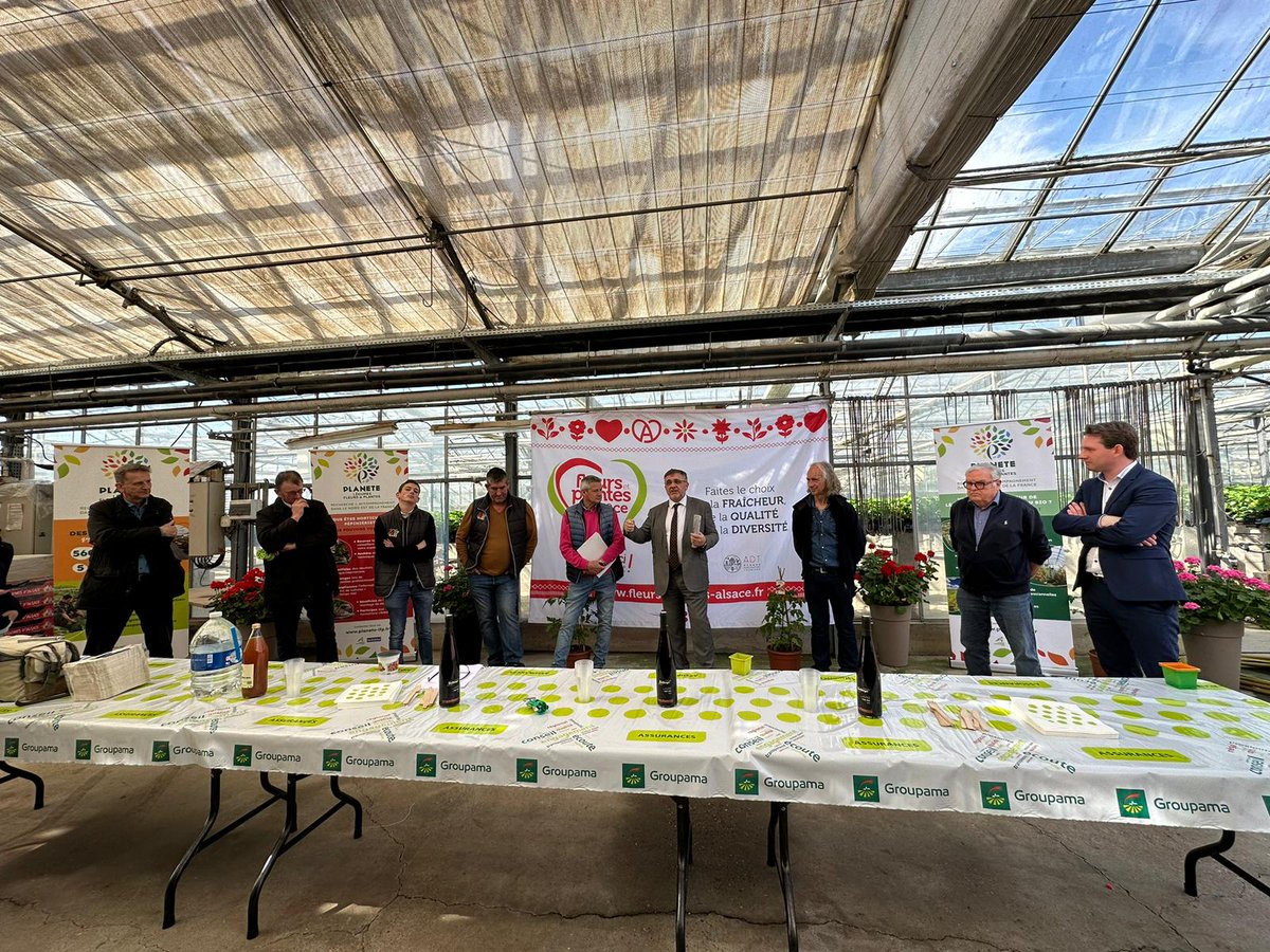 Prefet68's tweet image. #agriculture
📅Ce 14/03, Thierry Queffélec, @Prefet68 a visité Geny SCEA, entreprise horticole à #Cernay, accompagné d'acteurs du monde agricole et d'élus du territoire.
🌱Échanges sur les sujets d'actualité : l'installation des jeunes agriculteurs, la gestion des déchets, etc.