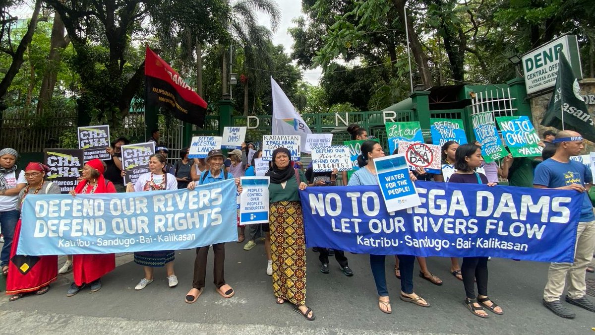 sandugoalliance's tweet photo. Ngayong #DayofActionforRivers, kasama ang Sandugo sa pagtutol at paglaban sa pagtatayo ng mga mapanirang proyektong dam sa mga lupain at teritoryo ng pambansang minorya, ang mga Katutubo at Bangsamoro.
#DefendOurRivers
#NoToMegaDams
#DefendAncestralLands https://t.co/hof4zqvquo