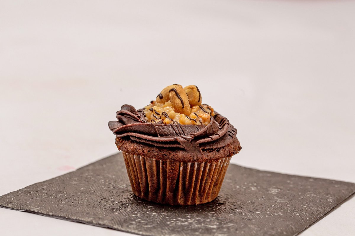 lawrencekitema's tweet photo. You can also go to the Cakes n Cakes physical store at Starwood Apartments and leave with a piece of happiness. Open Mon-Sat, 8am-6pm. @cakesandcakes Cakes andCakes #MakeMemorableMoments https://t.co/7zm6gEZNfL