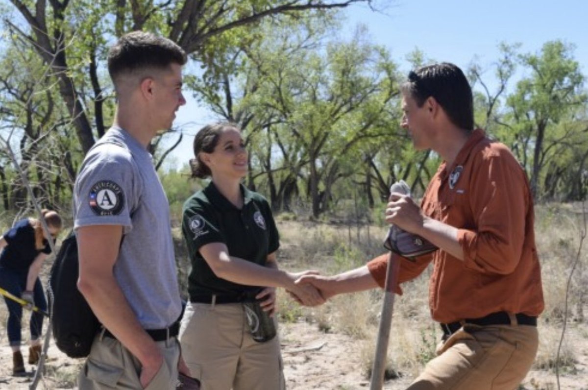 Serving in @AmeriCorps instilled in me the value of public service. It’s a lesson I carry with me as the Senate’s first AmeriCorps alum.

To all @AmeriCorps members & volunteers working to better the places we call home now and for the future: Thank you. #AmeriCorpsWeek