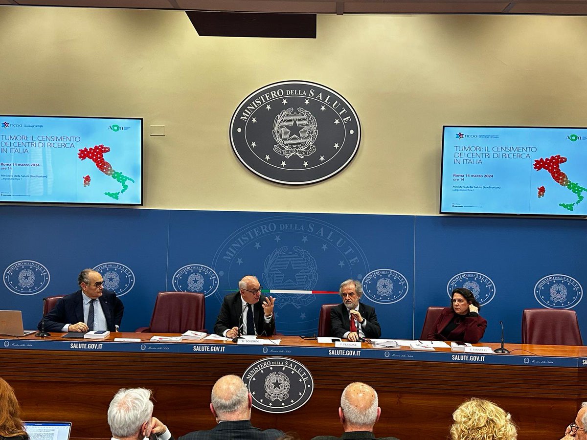 Presentata oggi al @MinisteroSalute la seconda edizione dell’Annuario dei Centri di Ricerca Oncologica in Italia, promossa da FICOG e AIOM. Sono intervenuti Evaristo Maiello, Presidente FICOG, @fperrone62, Presidente Nazionale AIOM ed @EIannelli, Segretario #Favo.