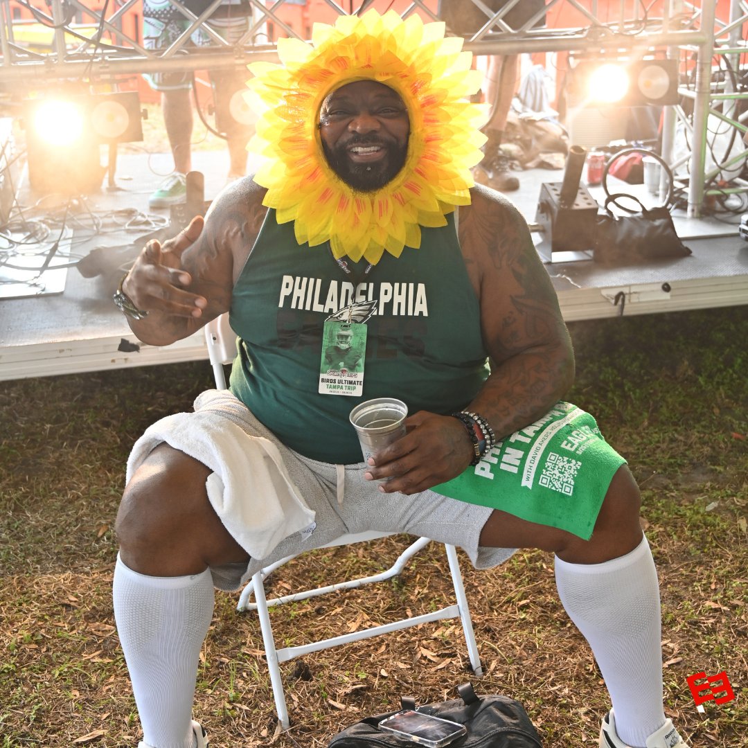 tailgreeter's tweet photo. Our tailgates are in full bloom, and so are our fans!  Meet the springtime MVP who’s ready to tackle this season with a smile.
#JointheParty #Tailgreeter #Tailgate #GameDay #SpringIsComing #FlowerPower #SpringFling #SpringVibes #SunnySideUp https://t.co/WzgWmzPH8m