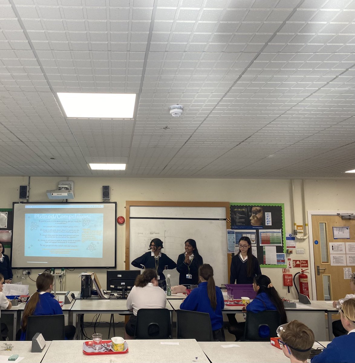 Pupils from @HawesDown @BeckenhamLpps & Clare House experiencing Science @LPGSBromley huge thanks to our students for planning/delivering such engaging practical activities, our Science technicians for their support & to Mrs Parry-Trust Curriculum Strategy Lead for organising!