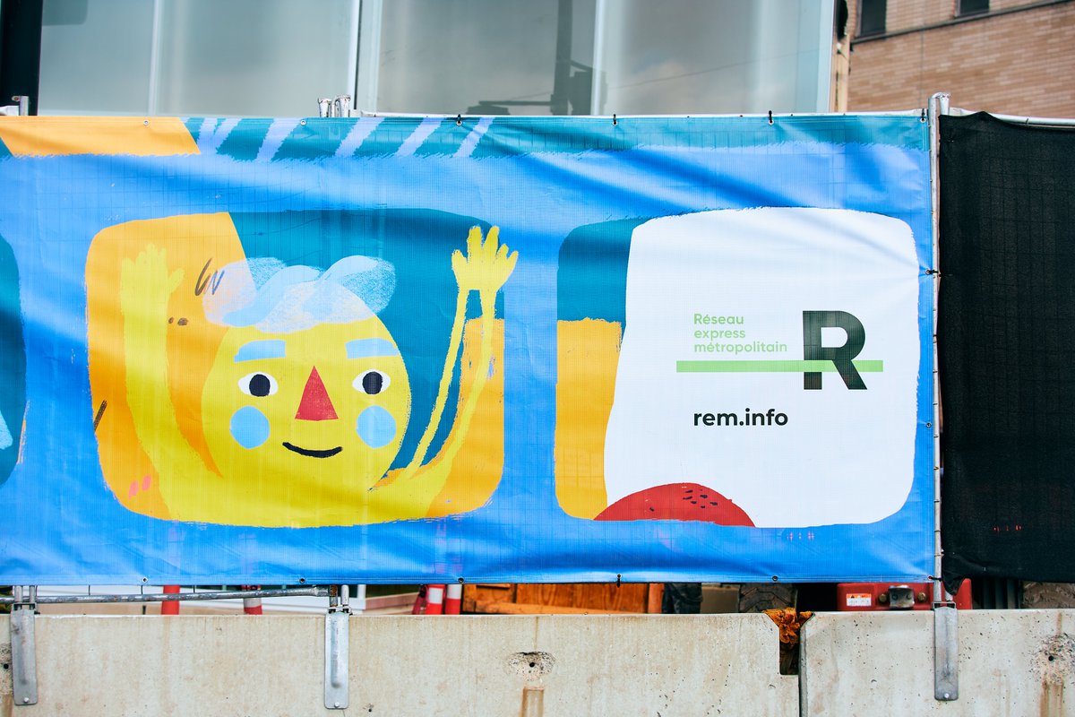 Une nouvelle murale installée à la 📍future station Édouard-Montpetit du #REMMTL pour embellir les abords de notre chantier. L’œuvre a été réalisée par l’artiste Maria Balestrini en collaboration avec @MASSIVart Pour en savoir plus : bit.ly/3VhnQdK