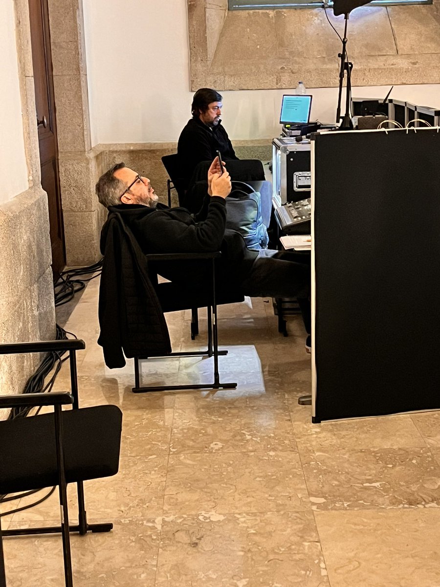 The staff at the venue in Porto is doing an outstanding job. Always friendly, keeping logistics, presentations, foods, and drinks running. In addition, they are quite laid-back, as an exemplary image shows. #EMIM2024 @ESMI_society