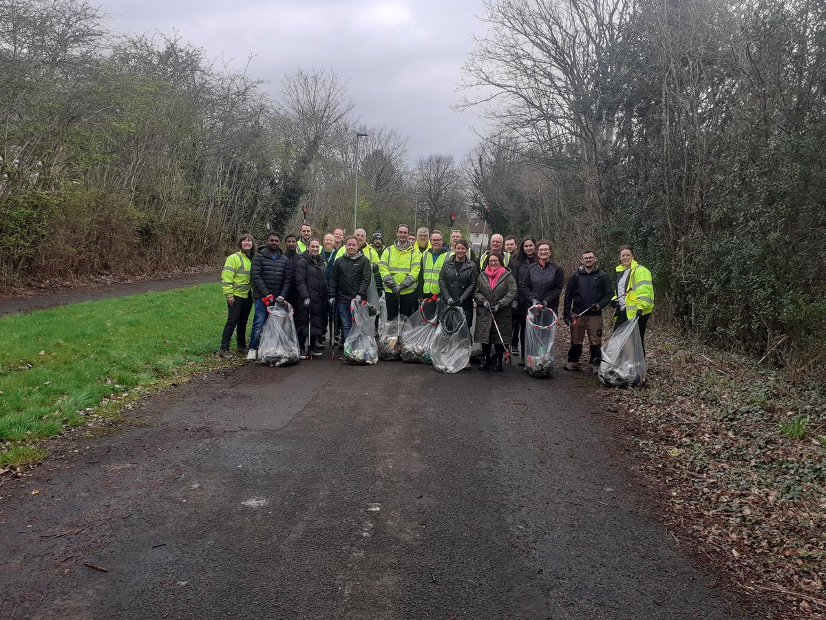 A massive thank you to @manairport staff for doing a pre #GBSpringClean today. Volunteers are pictured here on Woodhouse Lane #wythenshawe helping clean the local environment #McrSpringClean24