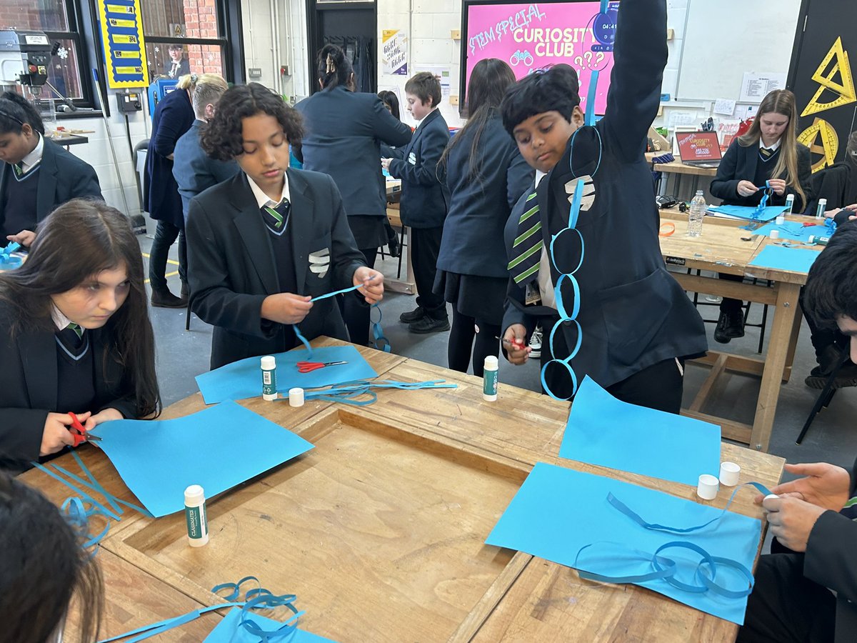 SpringwestDT's tweet image. 🧮 STEM Special Curiosity club was brilliant! We participated in the big paper chain challenge! Our students had 10 mins to make the longest chain out of one piece of a3 paper! Well done to our winners and thank you all for coming ⛓️ 🧐 @SpringwestA