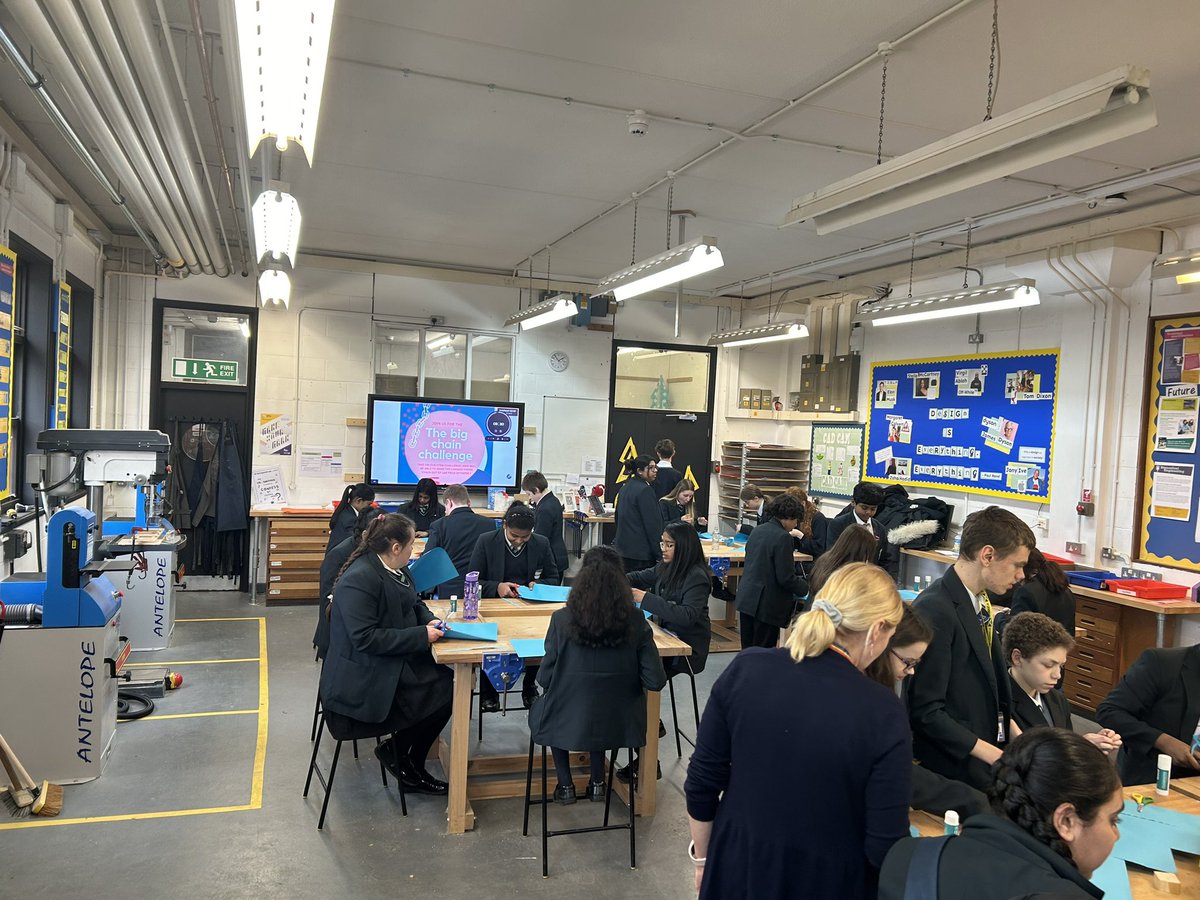 SpringwestDT's tweet image. 🧮 STEM Special Curiosity club was brilliant! We participated in the big paper chain challenge! Our students had 10 mins to make the longest chain out of one piece of a3 paper! Well done to our winners and thank you all for coming ⛓️ 🧐 @SpringwestA