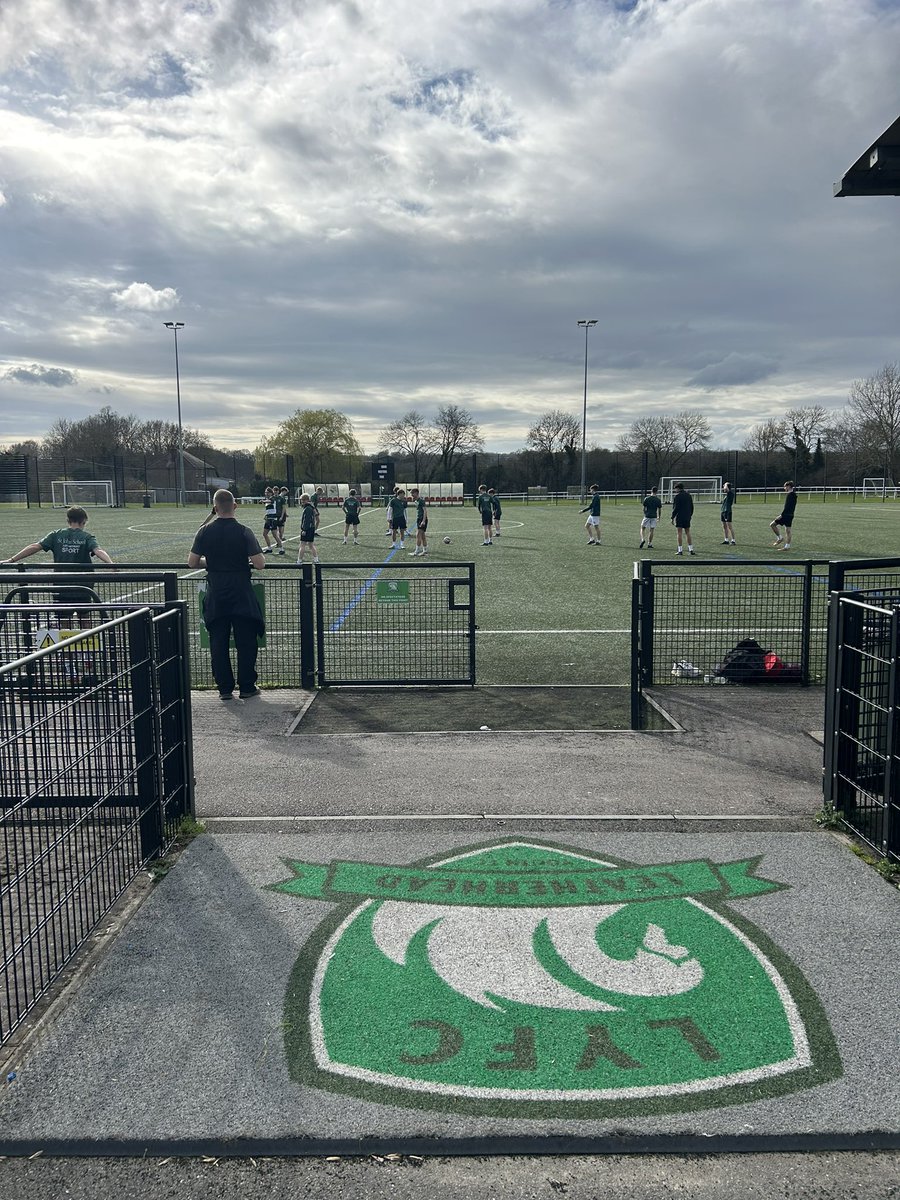 1st & 2nd XI training preperations underway here at @leatherheadyfc ahead of our weekend fixtures. Keeping up the hard work 💪 🦅 💚 @stjohnssport