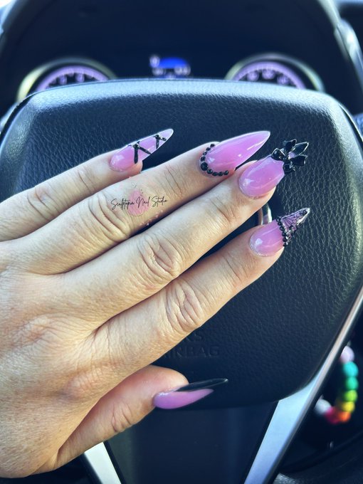 Are you team black or team white? https://t.co/mZgDWi7fLv<a href="/tag/mvsales"class="tags"><span>#mvsales</span></a>