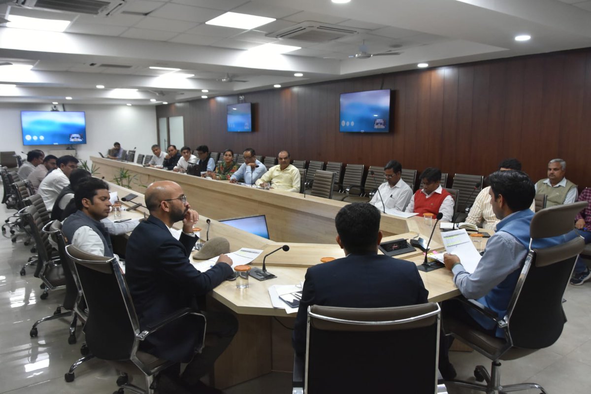diprogurugram1's tweet photo. #MFMB मेरी फसल मेरा ब्योरा पोर्टल की शिकायतों का हो शीघ्र निपटान - डीसी

#AAY अंबेडकर आवास योजना में लंबित ना रहे कोई आवेदन

#Direction डीसी श्री निशांत कुमार यादव ने दिए निर्देश 

#VideoConference मुख्यमंत्री के प्रधान सचिव श्री वी. उमाशंकर ने वीडियो कांफ्रेंस से की योजनाओं की प्रगति की समीक्षा
#Gurugram #Haryana