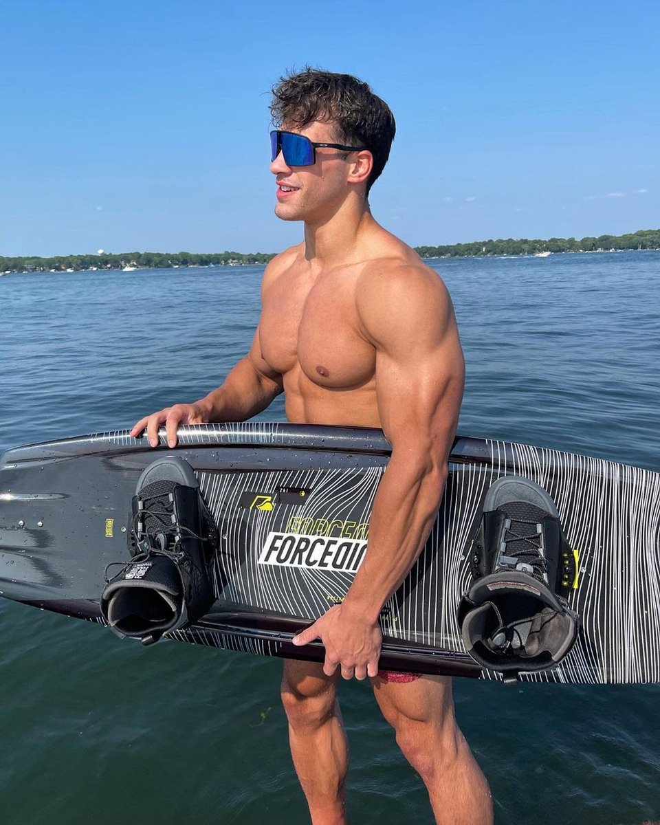 DiverCityMx's tweet photo. "¿Qué tal si dejamos atrás la amistad y nos damos una escapada juntos? ¡Vacaciones cortas para los dos! 😉 #amigoslatentes #vacaytime"

¡Tómate unas merecidas vacaciones !!  😉
📸  #ChicosEnLaRed #GayFriendly #gaytravel #viajesgay
#turismogay #vacacionesgay #lgbtt https://t.co/rBu9HT6UwU