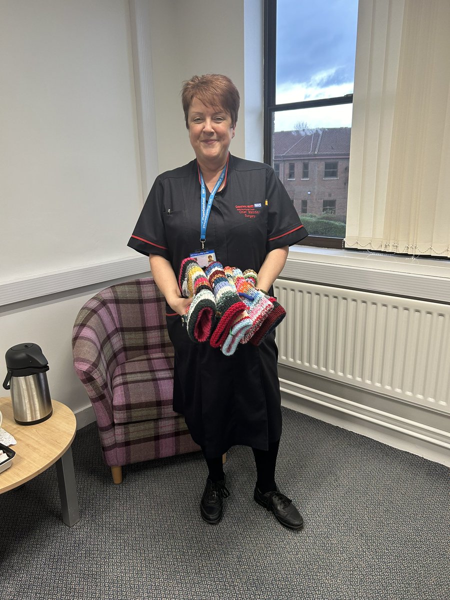 Twiddlemuffs received by chief matron Fiona Gow @Gateshead_NHS . Thank you to our wonderful knitters from Leeds!! @FindleyGill @Jleh10