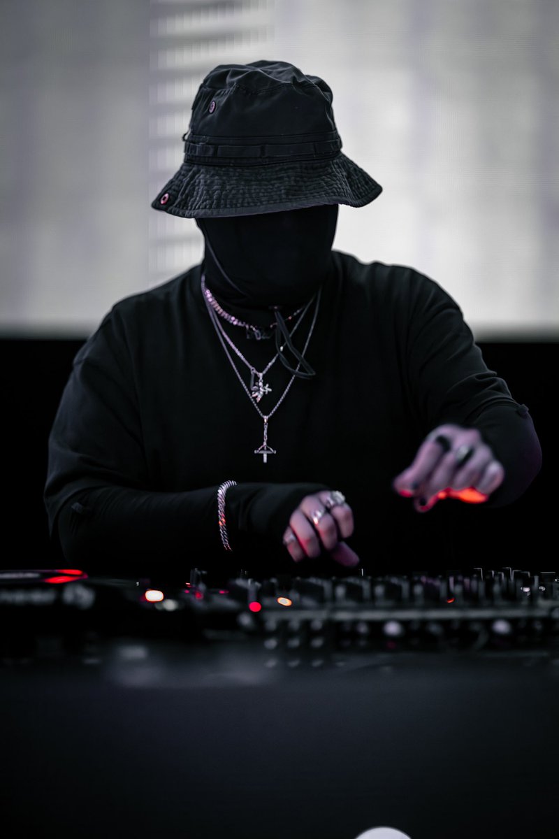 LA APRIL 13th 
ARE YOU GOING? 
BECAUSE I AM 💀🪦