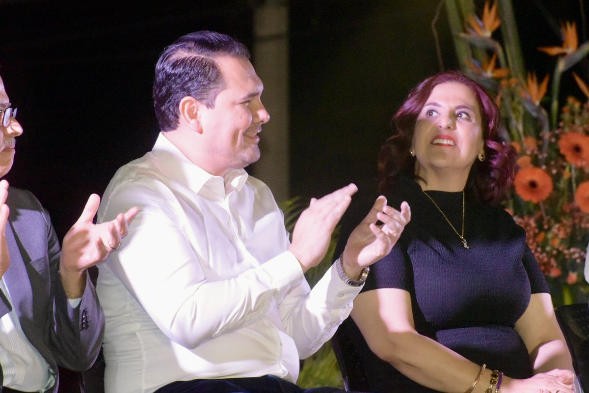 AdolfoSalazar_'s tweet photo. Junto al Gobernador Alfonso Durazo presenciamos el 80 aniversario del SNTE Sección 28. Gracias al Secretario General César Salazar por la invitación a este gran evento conmemorativo. https://t.co/Wl4cMvKk44
