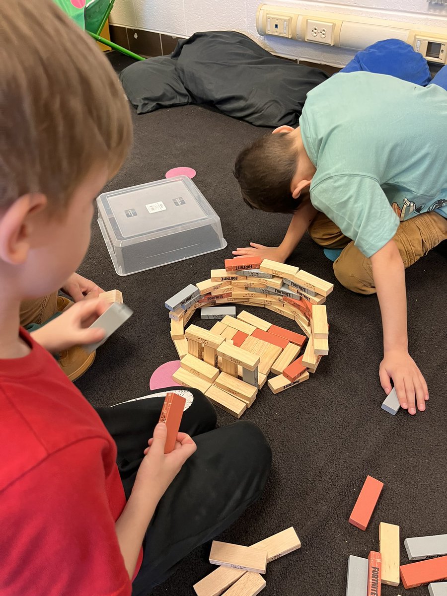 LearnWithMay's tweet image. Yesterday for #STEAMAcrossAmericaWeek we read “If I Built a House” and used different materials to build our own houses and structures. @SedgeGardenES