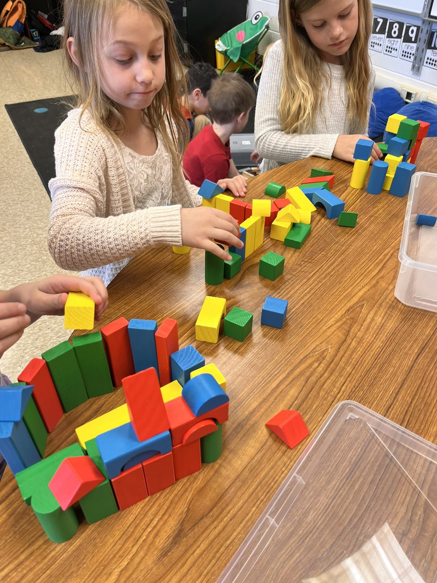 LearnWithMay's tweet image. Yesterday for #STEAMAcrossAmericaWeek we read “If I Built a House” and used different materials to build our own houses and structures. @SedgeGardenES