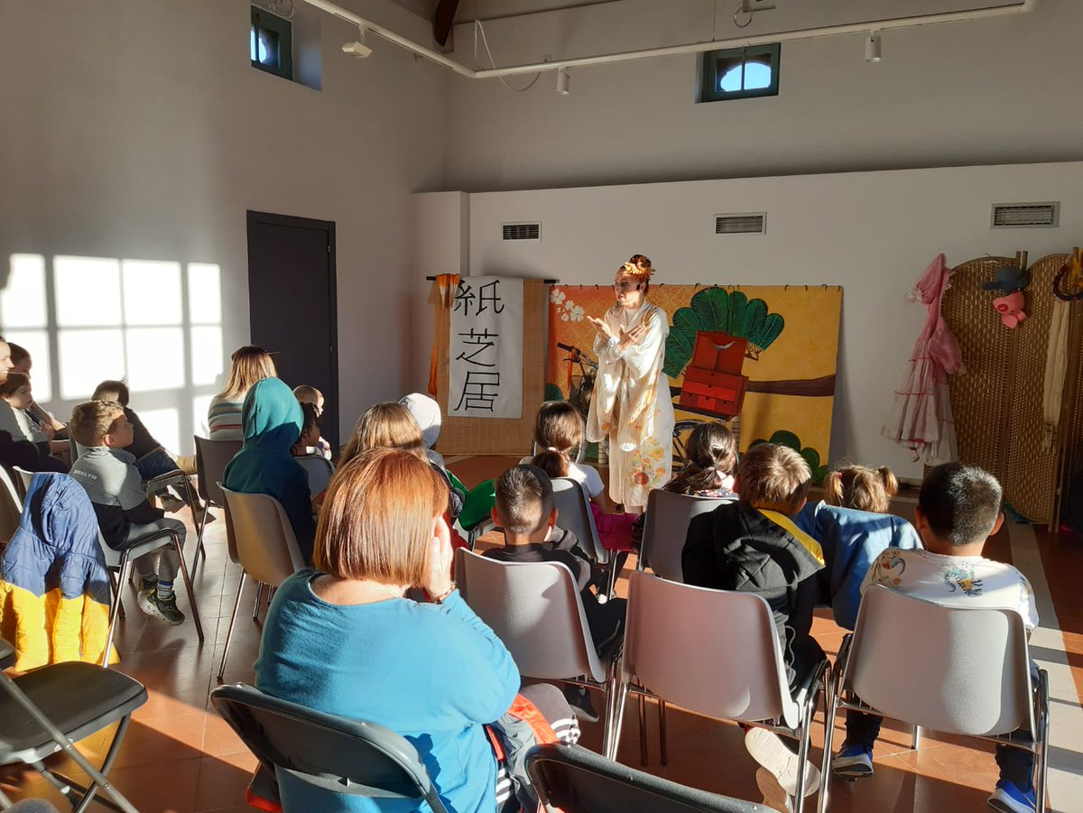 nsdanza's tweet photo. Ahir KAMISHIBAI CONTES PER LA IGUALTAT a la Biblioteca Caterina Figueres de Tona.
Bonics contes plens de respecte i igualtat per créixer en familia!
#espectaclefamiliar #contesballats #teatrefamiliar
#espectaclededansa https://t.co/j725nEtSYo