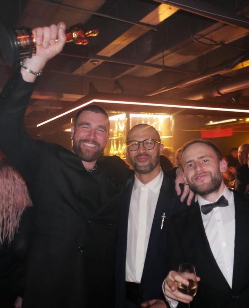 werentfunny's tweet photo. he’s closer to an oscar then joe alwyn ever was lmaoo https://t.co/LzpYZZXbFr
