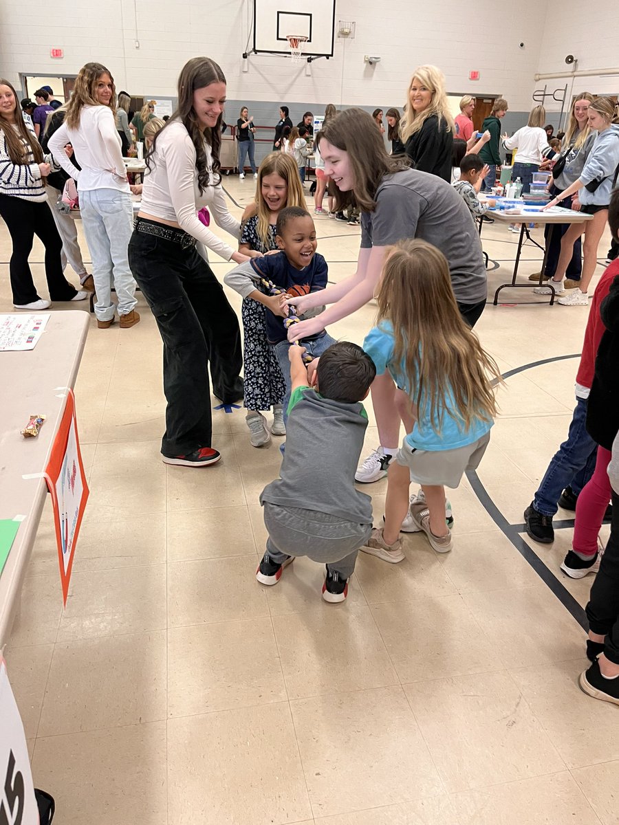 LearnWithMay's tweet image. We loved having @EFeagles students join us during specials today to do different #STEAM stations. We learned so much and had lots of fun. @SedgeGardenES