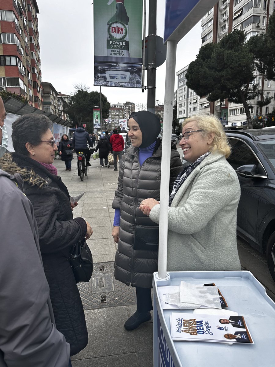 esinaydemir_'s tweet photo. İstanbul Milletvekilimiz Sn. @elifesendeva İle Birlikte Mahallem Erenköy'de Kadıköylüleri Selamladık,Oylarına Talip Olduk.

Mahalle Mahalle,Sokak Sokak Gezip DEVA Belediyeciliğini Anlatmaya Devam Edeceğiz.

#KadıköyBelediyesi #Seçim2024 #DEVAPartisi #KadıköyünDEVAsı https://t.co/4OhLXpWChY