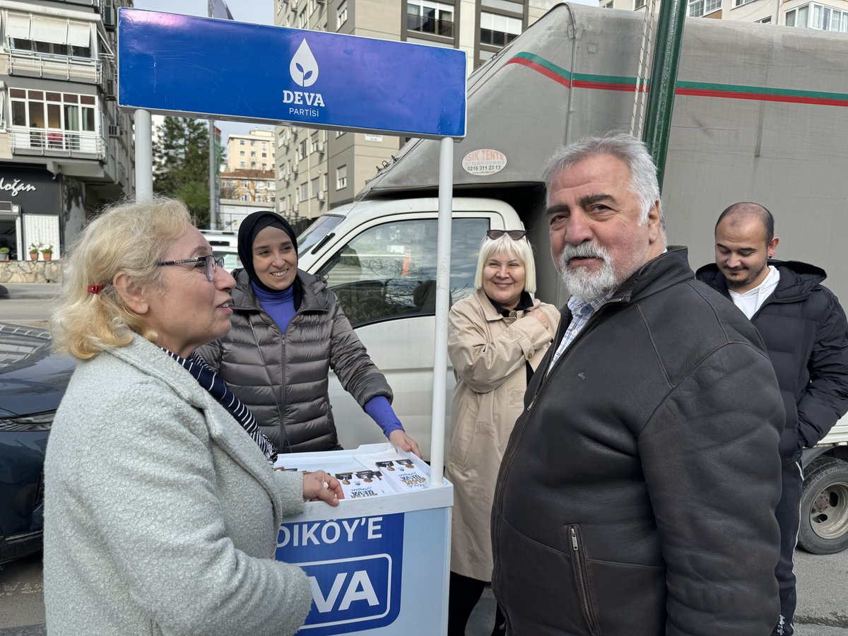 esinaydemir_'s tweet photo. İstanbul Milletvekilimiz Sn. @elifesendeva İle Birlikte Mahallem Erenköy'de Kadıköylüleri Selamladık,Oylarına Talip Olduk.

Mahalle Mahalle,Sokak Sokak Gezip DEVA Belediyeciliğini Anlatmaya Devam Edeceğiz.

#KadıköyBelediyesi #Seçim2024 #DEVAPartisi #KadıköyünDEVAsı https://t.co/4OhLXpWChY